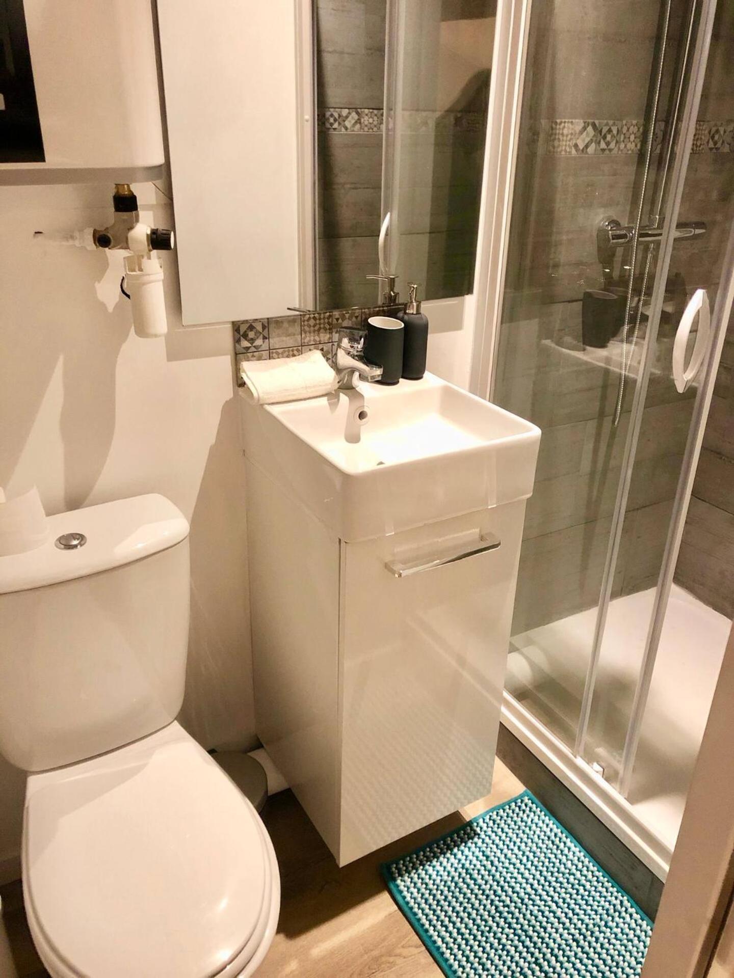 Joli Nid Douillet Au Vieux-port *