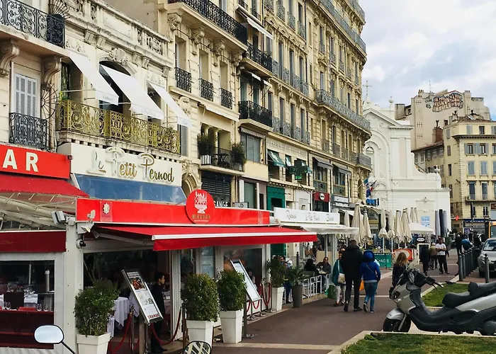 Joli Nid Douillet Au Vieux-Port